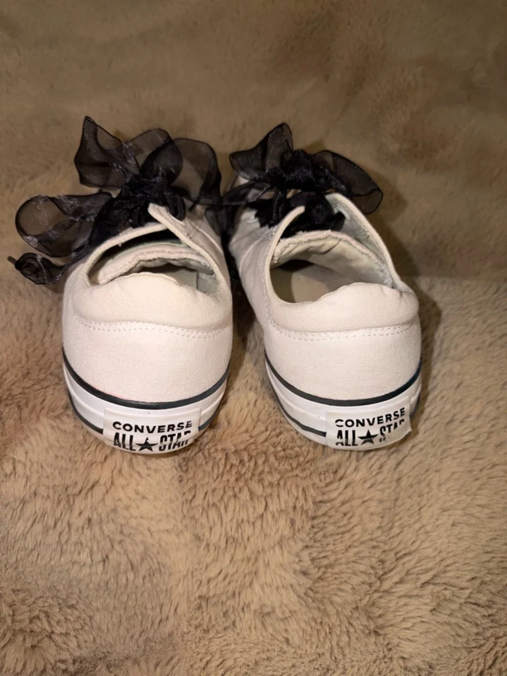 Converse Women’s Low Top Canvas Sneakers in White with Black Ribbon Laces - Picture 4 of 7